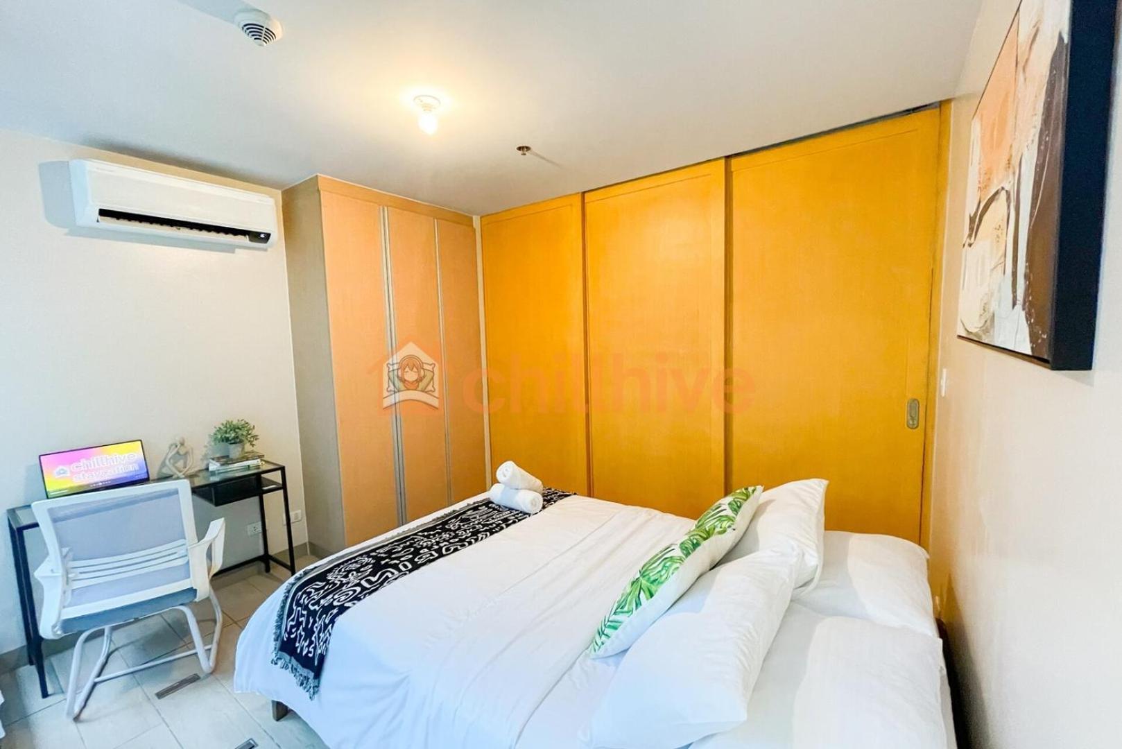 Bahay bakasyunan Chic Bgc Across Uptown Mall #ournw9b