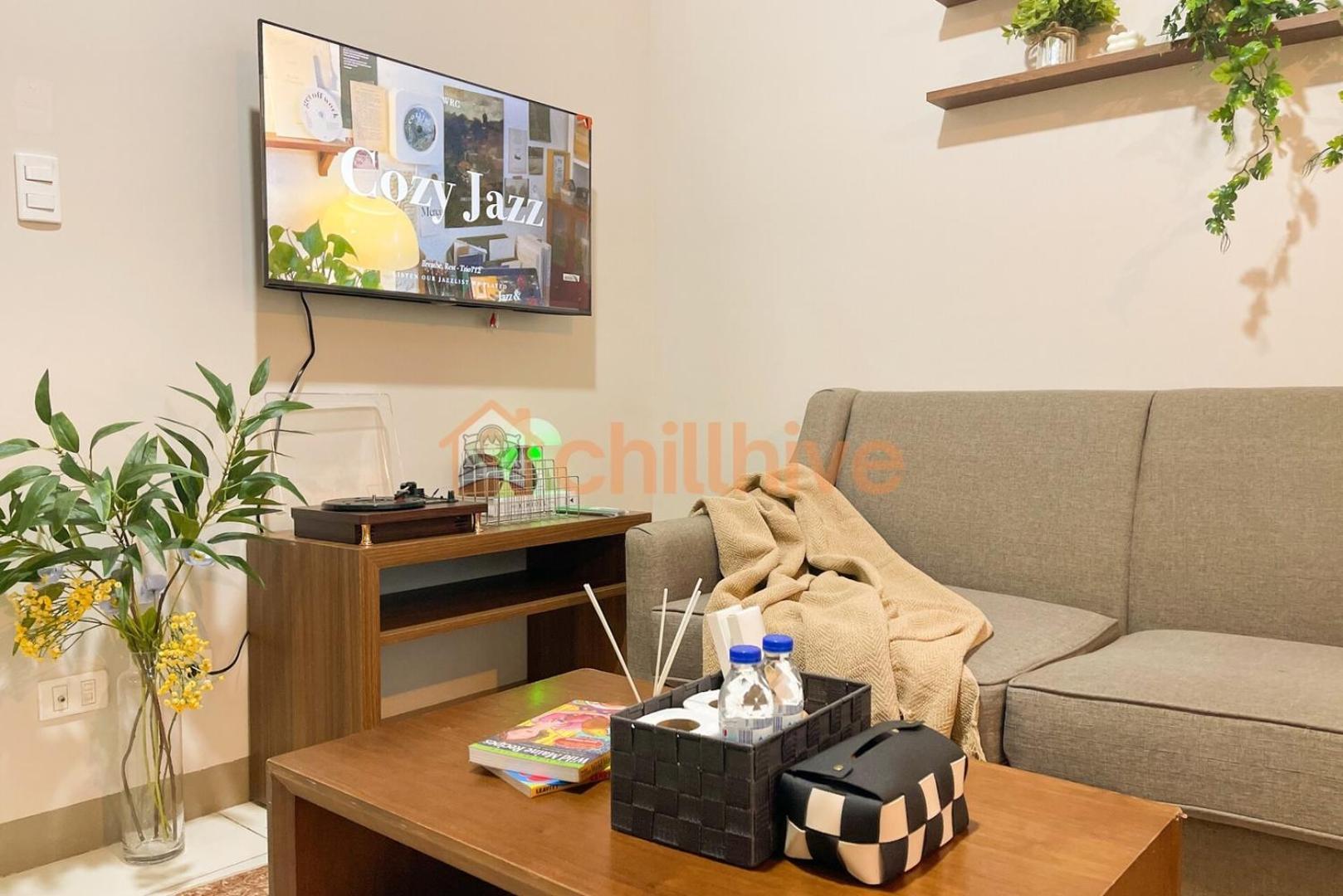 Chic Bgc Across Uptown Mall #ournw9b Holiday home *