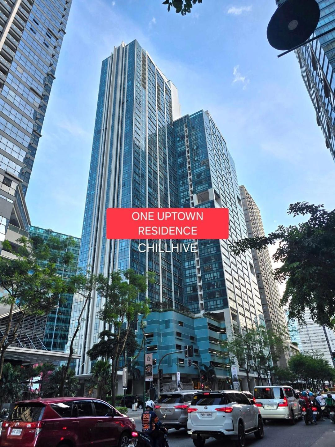 Chic Bgc Across Uptown Mall #ournw9b