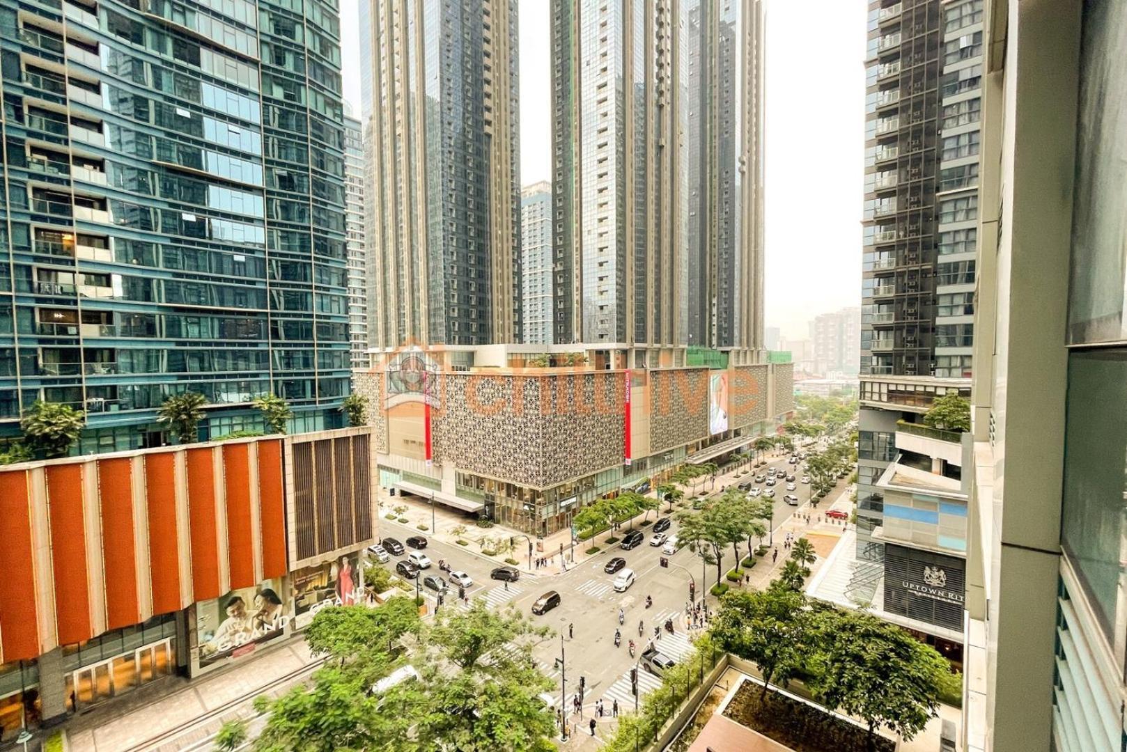 Chic Bgc Across Uptown Mall #ournw9b Holiday home