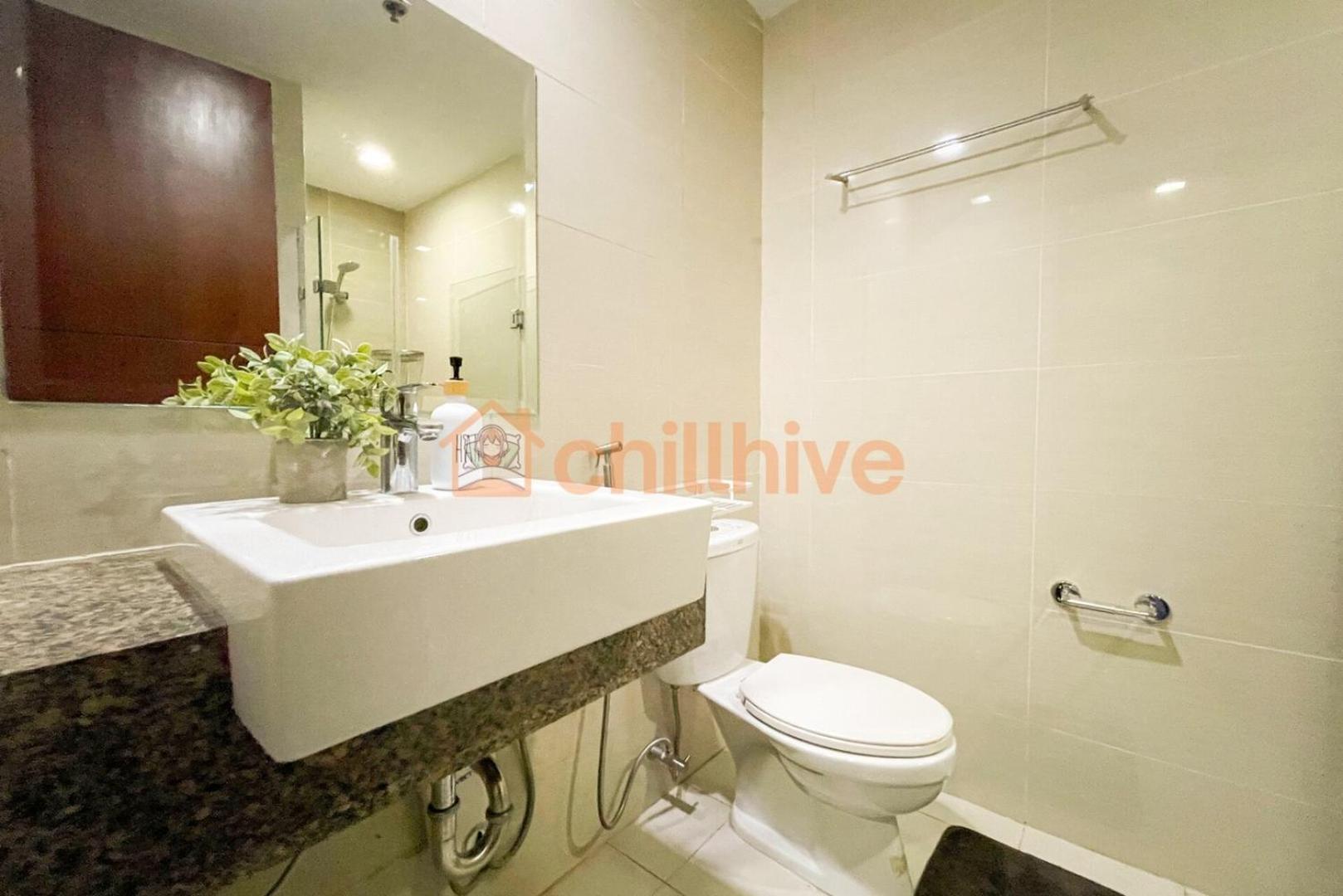 Chic Bgc Across Uptown Mall #ournw9b Holiday home Manila